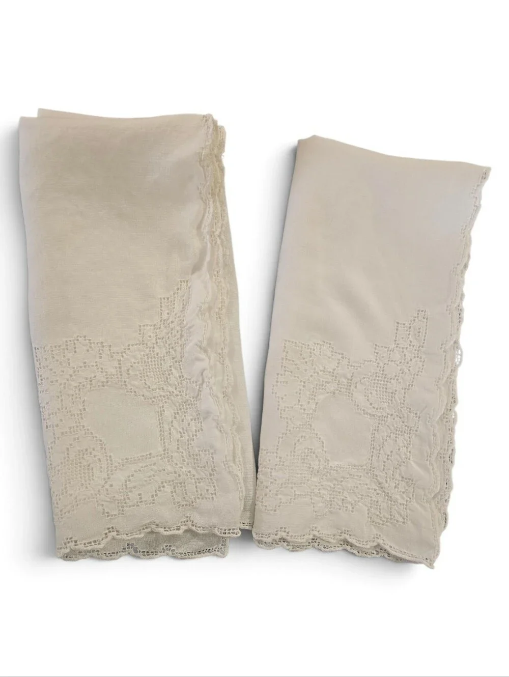 Vintage Style White Linen Cocktail Napkins with Scalloped Edge (Set of 2)